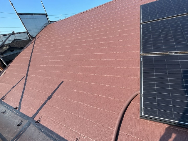 外壁・屋根塗装｜アイボリー×テラコッタの全体塗装｜上塗り・付帯部塗装
